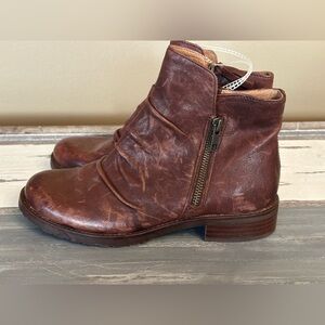 NWOT Sofft Brown Leather Ankle Boots - Size 6.5